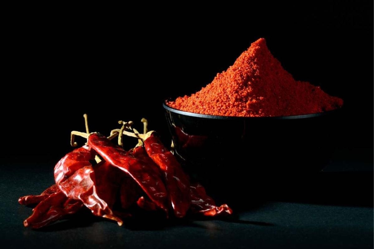 Hai nguyên liệu gây nóng sinh nhiệt như bột ớt và sầu riêng có thể gây phản ứng không tốt cho cơ thể