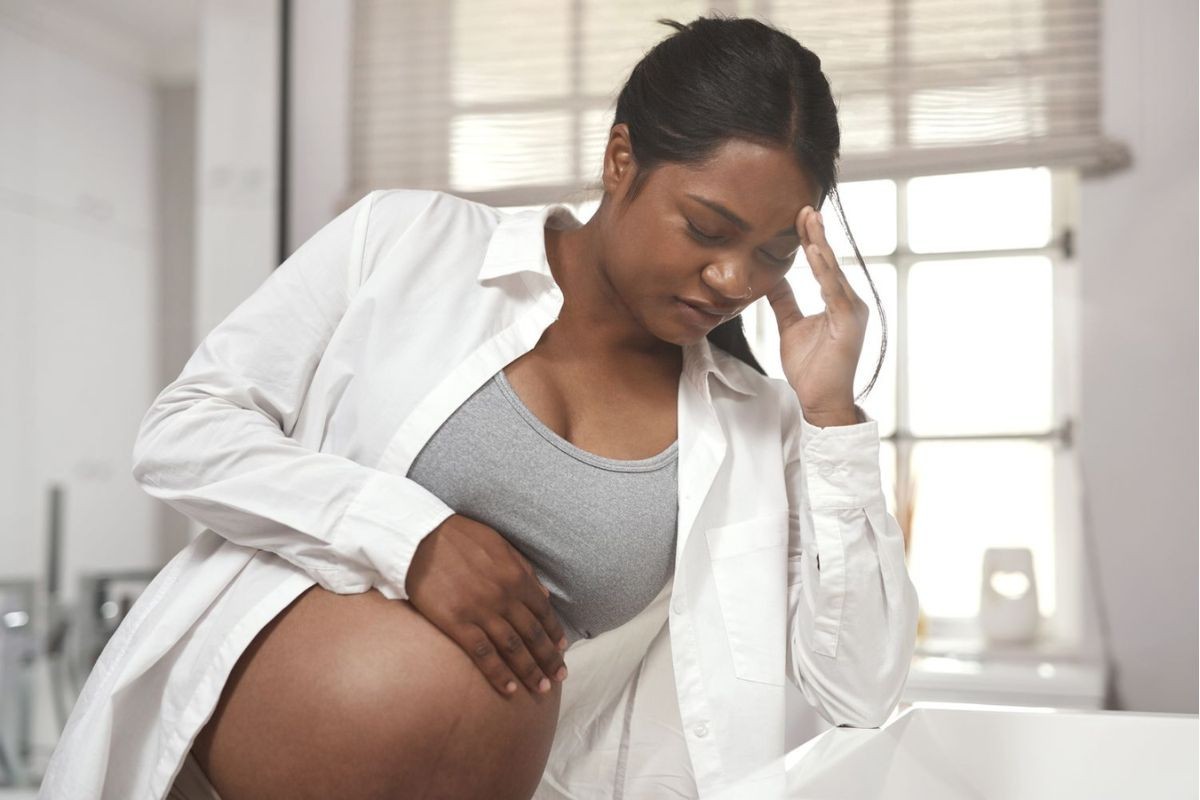 Phụ nữ có thai không nên sử dụng nghệ đen để tránh ảnh hưởng đến thai nhi