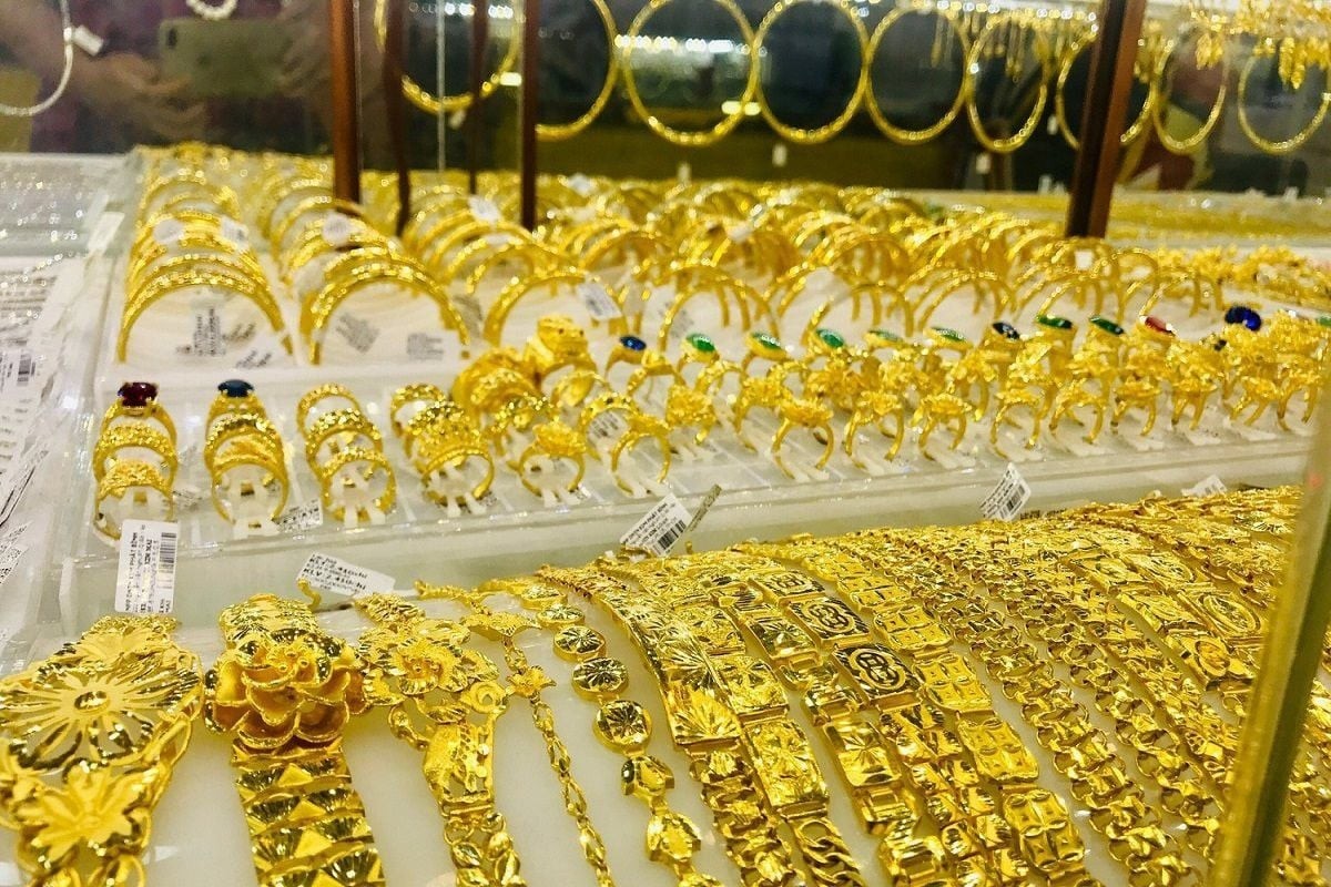 Bạn có thể chọn mua vàng 9999 để chế tác thành trang sức 