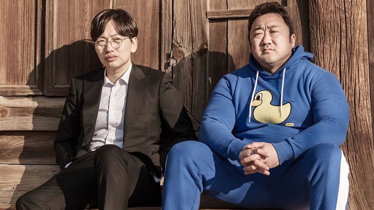 Ma Dong-Seok và bạn diễn Lee Dong-hwi trong bộ phim “Anh em”