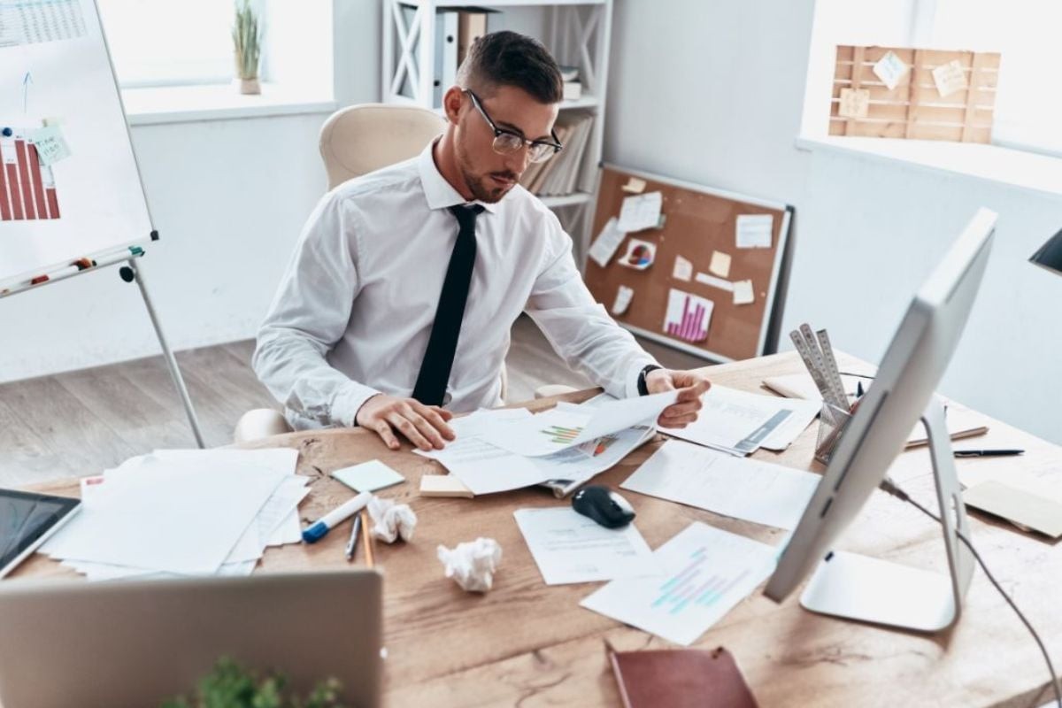 Bạn nên tập trung để hoàn thành tốt nhiệm vụ của bản thân