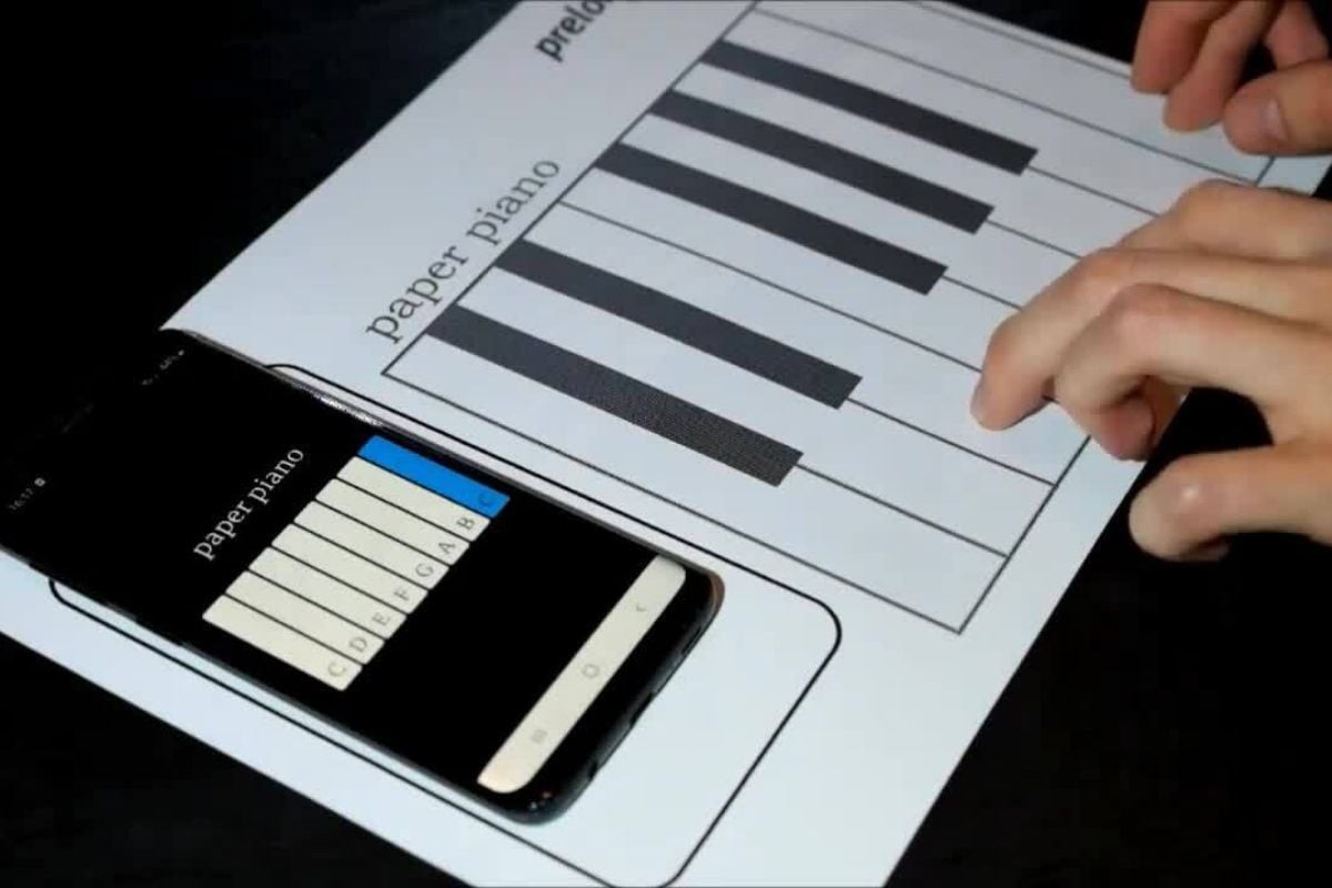 Học đánh đàn piano bằng app trên điện thoại là phương pháp thuận tiện cho người học