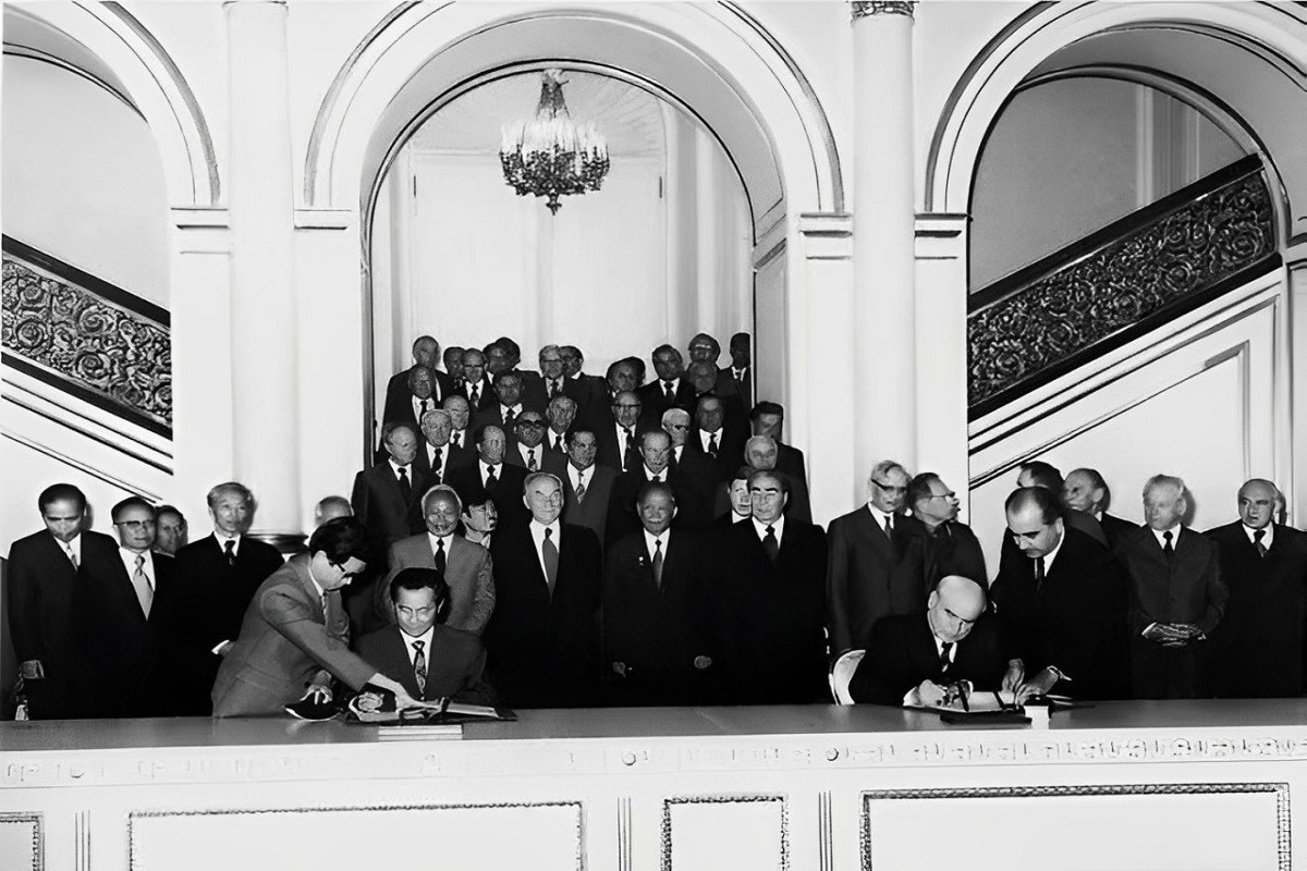 Lễ ký Hiệp định liên chính phủ về hợp tác thăm dò địa chất và khai thác dầu, khí tại thềm lục địa phía Nam Việt Nam - Mátxcơva, Điện Kremlin, ngày 3-7-1980 