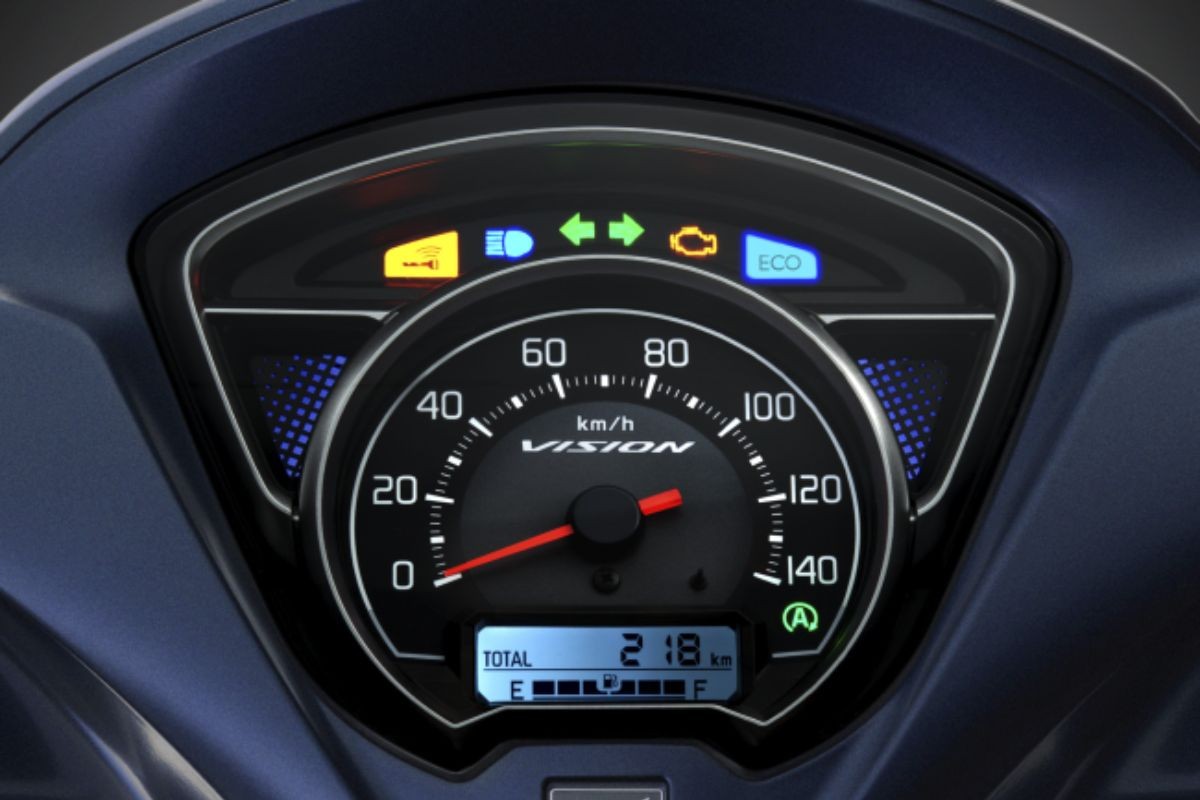 Vision 2022 được trang màn hình LCD cung cấp cho người lái thông tin về nguyên liệu
