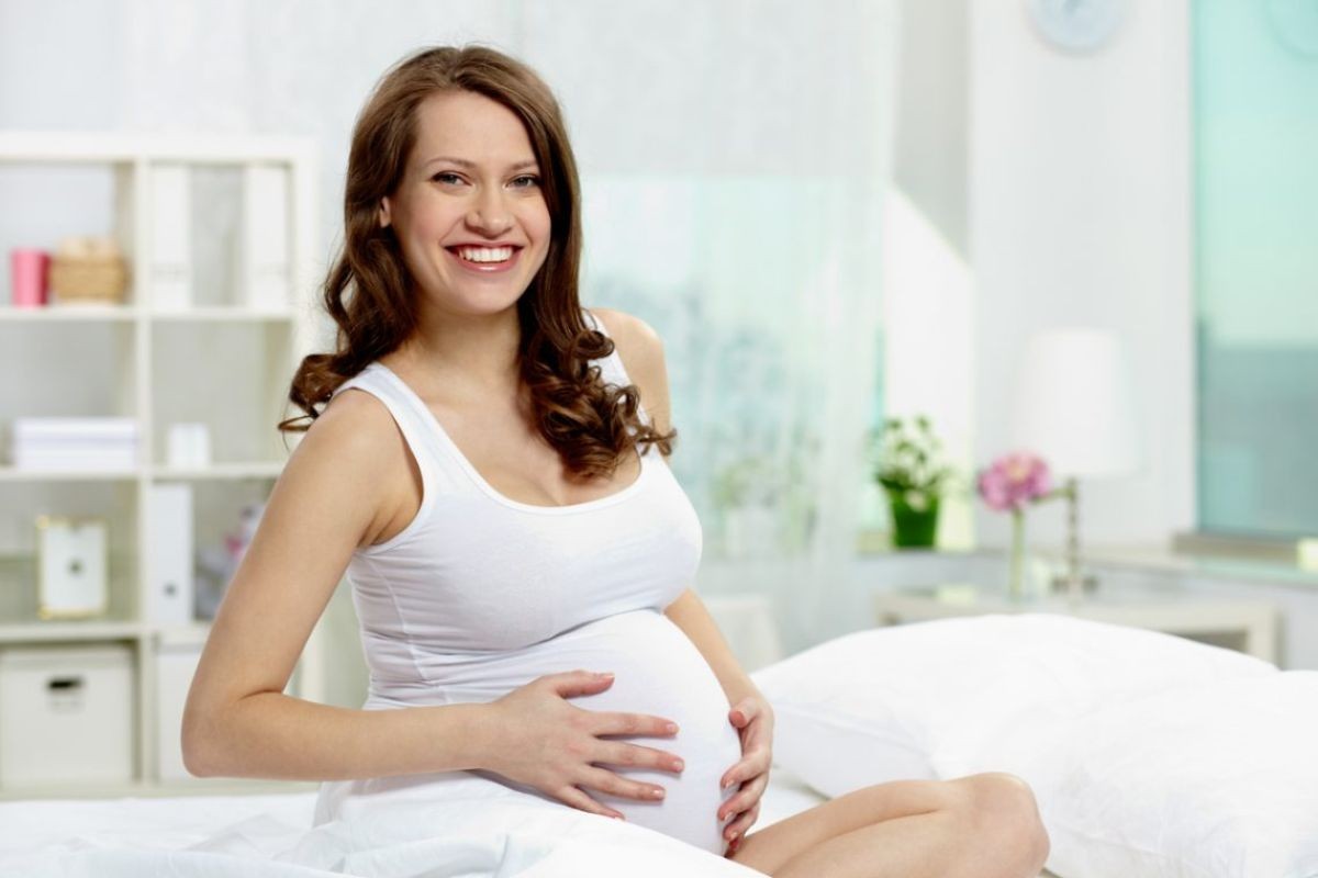 Phụ nữ trong ba tháng đầu thai kỳ không nên uống nước dừa