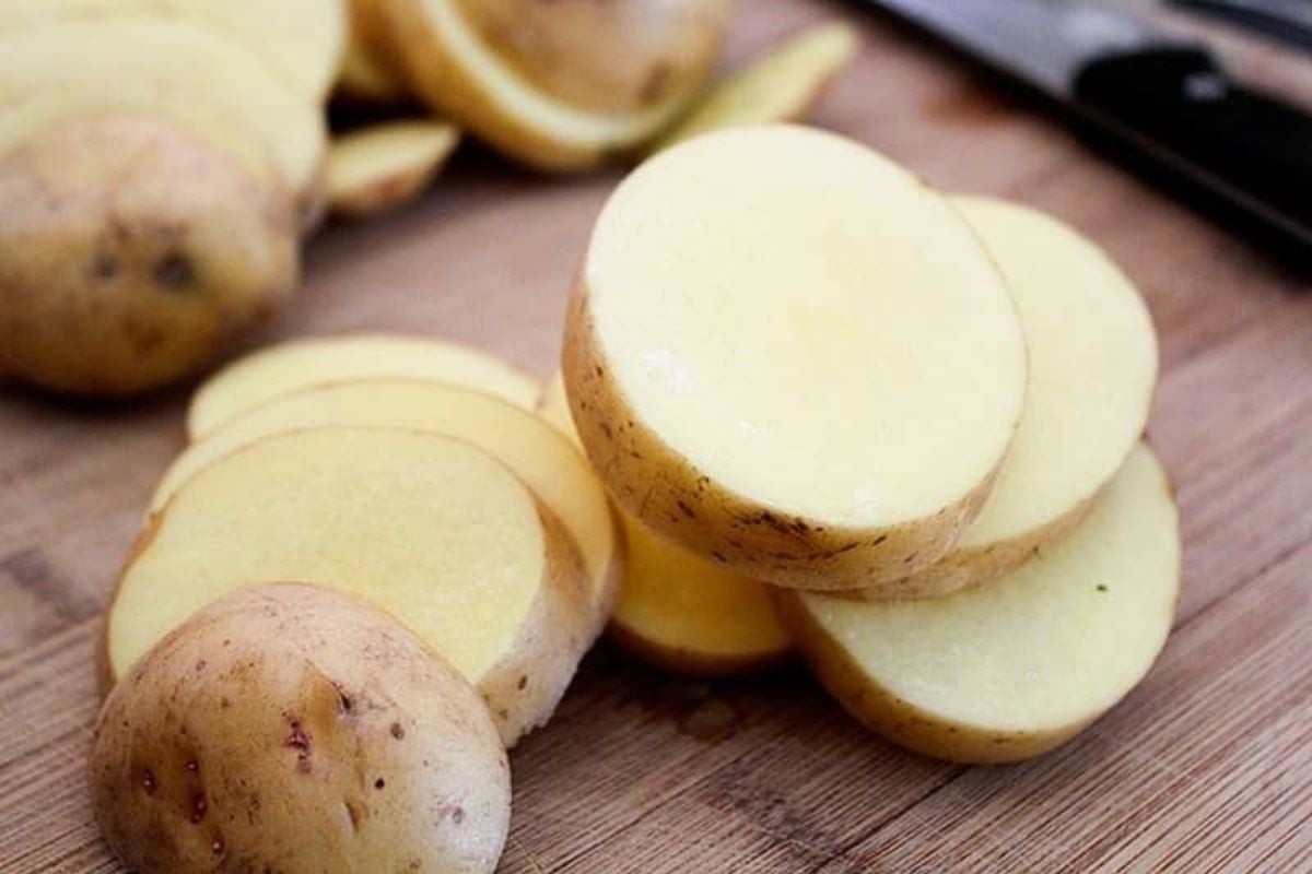 Dùng khoai tây tươi để trị thâm kim