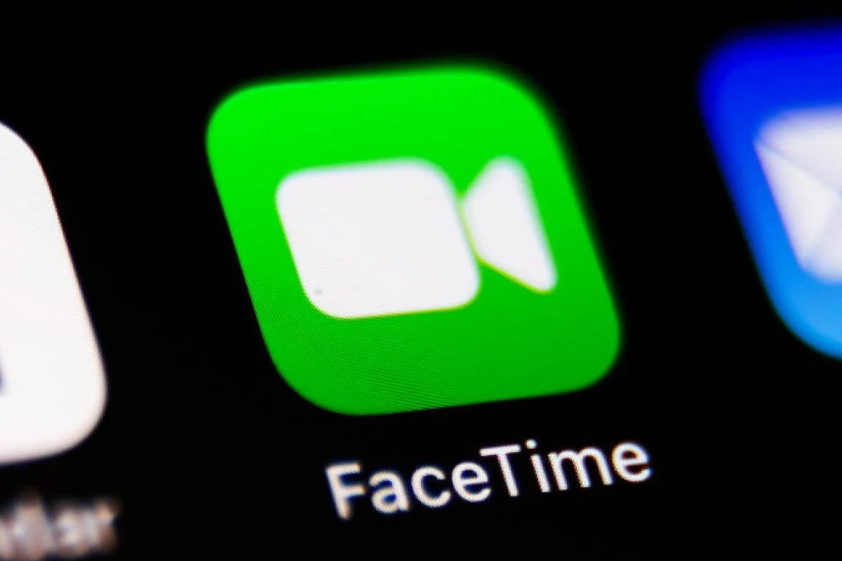 Phần mềm có sẵn FaceTime sẽ giúp bạn kiểm tra iPhone thật hay giả