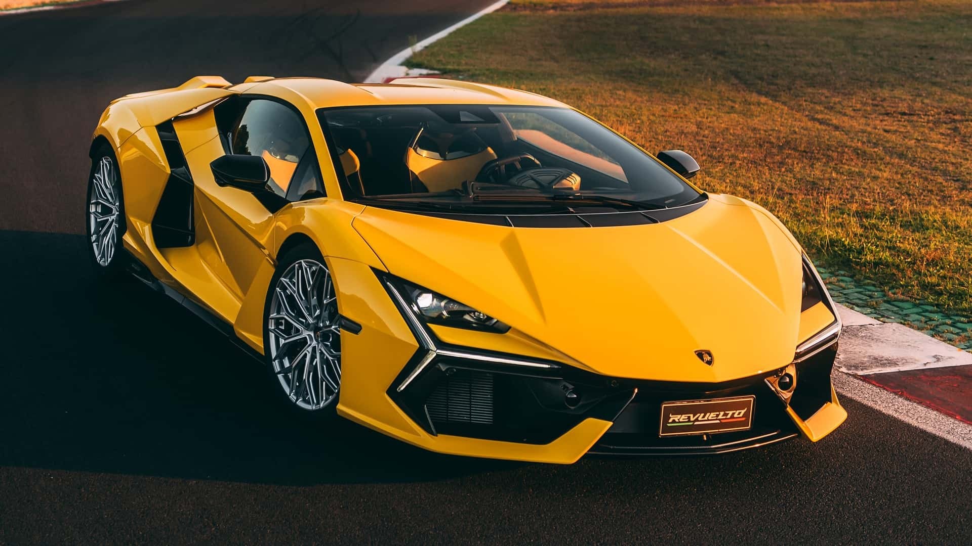 Lamborghini là hãng siêu xe có nguồn gốc từ Ý