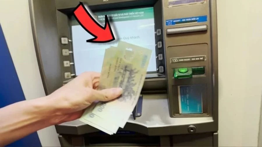 Hạn mức rút tiền qua thẻ ATM thay đổi: Người dân được rút tối đa bao nhiêu tiền/ngày?