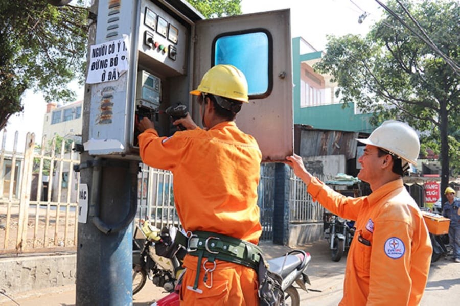 Người dân được yêu cầu bên bán điện kiểm tra chất lượng dịch vụ điện, tính chính xác của thiết bị đo đếm điện, số tiền điện phải thanh toán... (Ảnh minh họa)