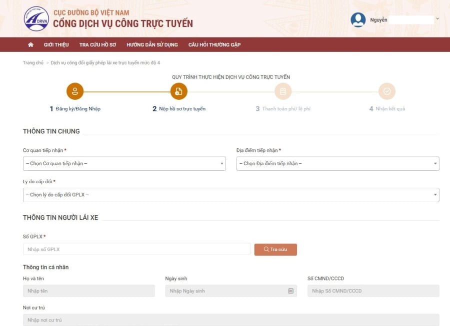 Người dân cần điền đầy đủ thông tin để hoàn tất việc nộp hồ sơ trực tuyến đổi giấy phép lái xe.