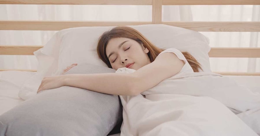 Sau một ngày dài, nhiều người thường đi ngủ mà chưa làm sạch da, đặc biệt là khi quá mệt hoặc bận rộn.