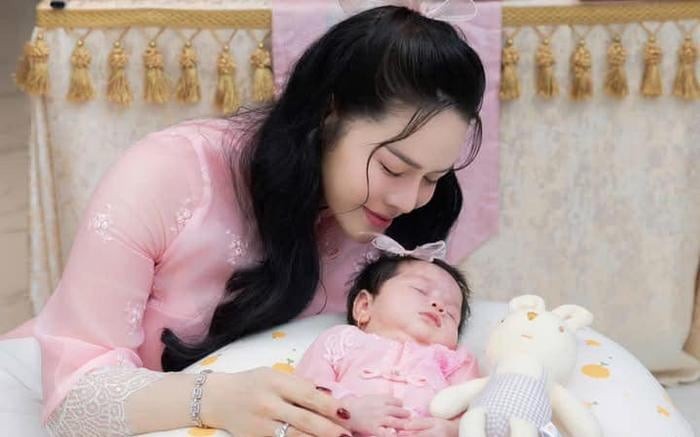 Nhật Kim Anh trải lòng về cuộc sống sau sinh con gái