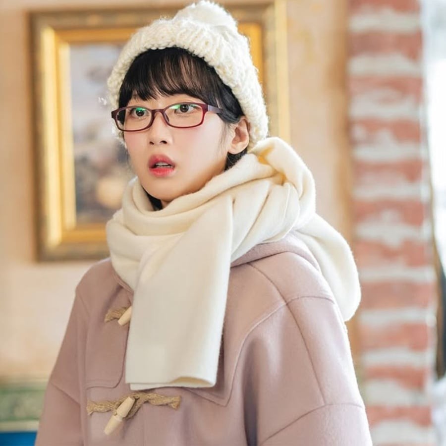 Moon Ga-young hóa thân thành một nữ sinh trung học đầy mơ mộng
