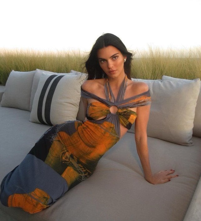 Thiết kế này của Jean Paul Gaultier dường như sinh ra để dành cho Kendall Jenner.

