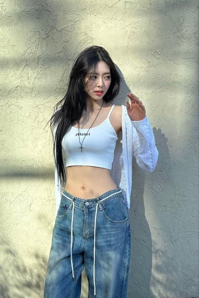 Yuna (ITZY) được mệnh danh là một trong những idol có vóc dáng ấn tượng nhất Kpop.