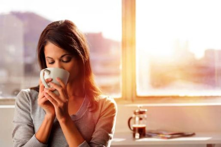 Chanh và gừng chứa các hợp chất chống oxy hóa, giúp cơ thể đào thải độc tố và ngăn ngừa tích tụ mỡ thừa. (Ảnh minh họa)