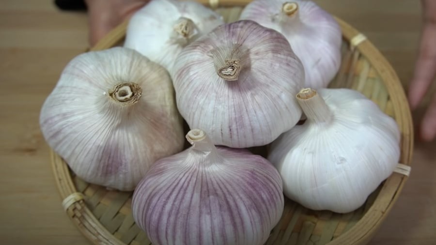 Tỏi vỏ tím và tỏi vỏ trắng có sự khác biệt về hương vị.