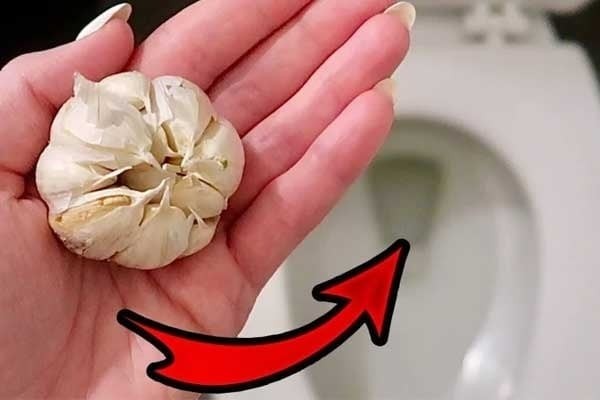 Giấm không chỉ là một gia vị quen thuộc trong nhà bếp mà còn là một chất tẩy rửa tự nhiên hiệu quả.