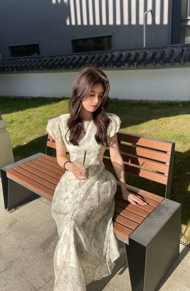 Những tông màu như trắng, be, hồng pastel hay xanh nhạt luôn tạo cảm giác thanh lịch và nữ tính.
