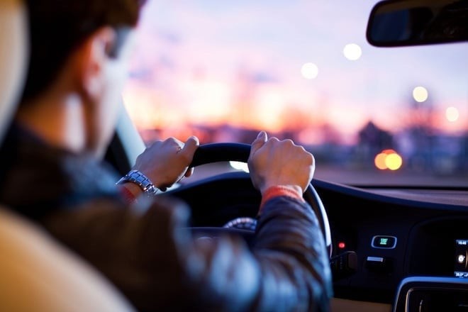 Những người đàn ông không có xe hơi thường gặp nhiều bất tiện khi di chuyển, đặc biệt là trong những chuyến đi xa.