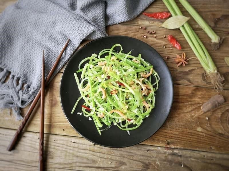 Salad cần tây trộn tôm khô 