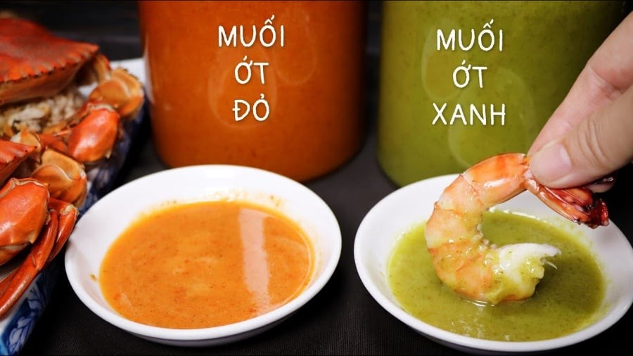 Dưới đây là ba cách làm muối ớt xanh và muối ớt đỏ mà bạn có thể dễ dàng thực hiện tại nhà.