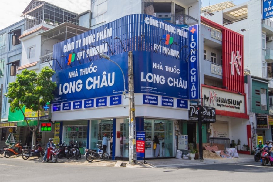 Không chỉ các cửa hàng Viettel, người dân còn có thể tới MobiFone, Long Châu, Bưu điện Việt Nam, FPT Shop, VNPT để cấp lại giấy phép lái xe, đăng ký kinh doanh, đăng ký kết hôn...