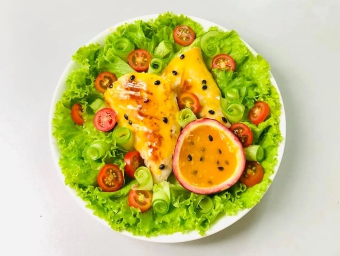 Salad rau củ quả với sốt chanh leo