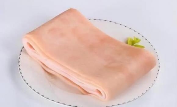 Bì lợn có hàm lượng chất béo tương đối cao, chủ yếu là axit béo bão hòa.