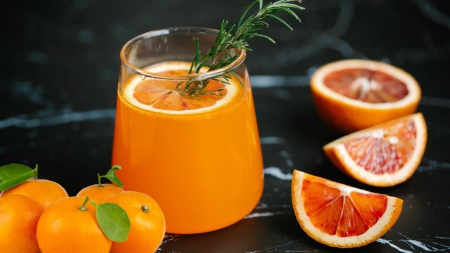 Nước cam mang lại nhiều công dụng tăng cường sức khỏe trí não giúp trẻ bước vào mùa thi đầy năng lượng