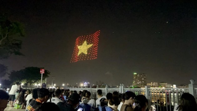 Đại lễ 30/4, TPHCM sẽ rực sáng với 10.500 drone và pháo hoa ở 30 điểm.