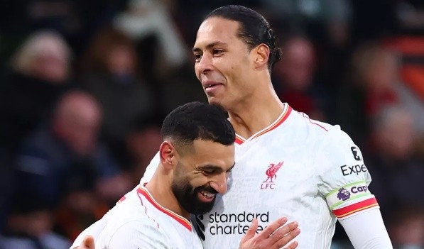 Liverpool trói chân thành công cả Salah và Van Dijk.