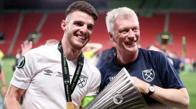 Rice nâng cao danh hiệu cùng West Ham.