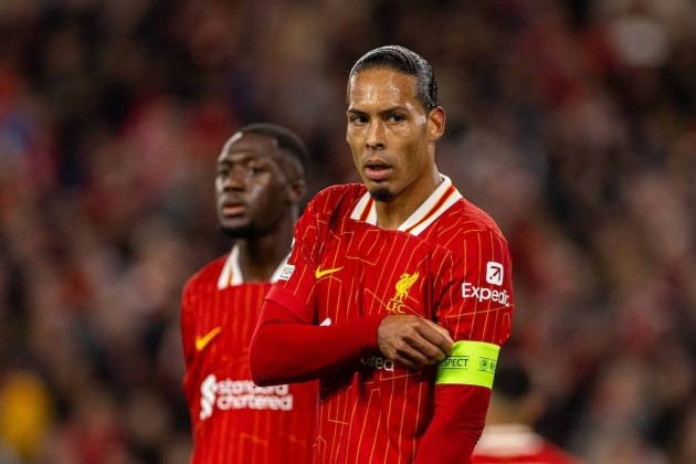 Liverpool trói chân thành công Van Dijk.