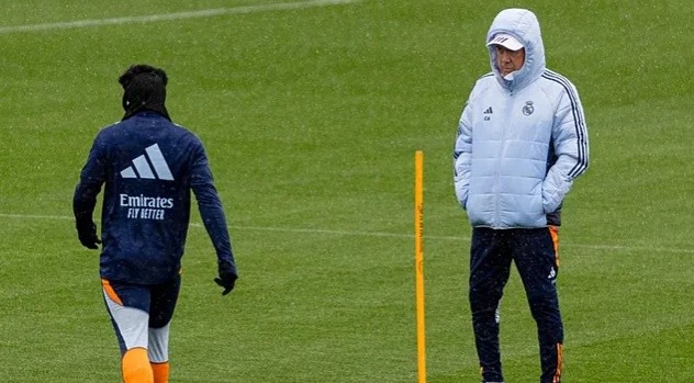 Ancelotti đối mặt với áp lực lớn.