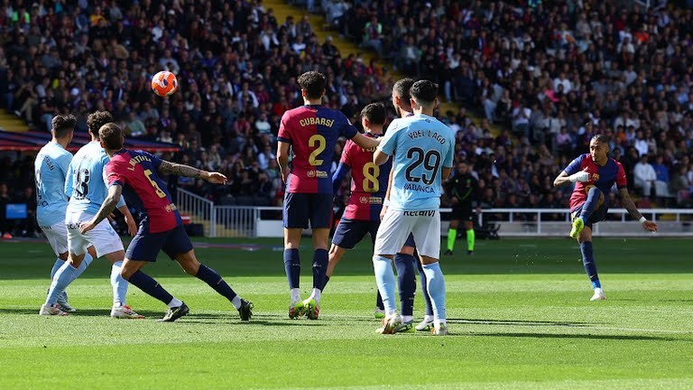 Raphinha lại tỏa sáng cho Barca.