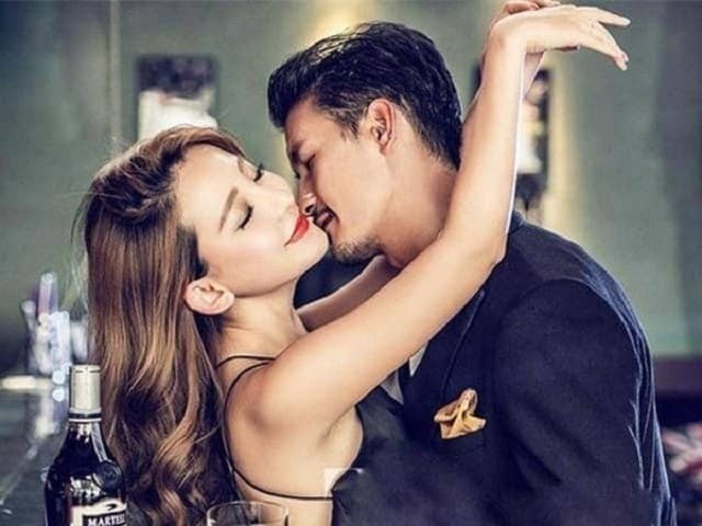 Một số phụ nữ kết hôn vì tình yêu, nhưng cũng có những người bị cuốn hút bởi tiền bạc và cuộc sống xa hoa.