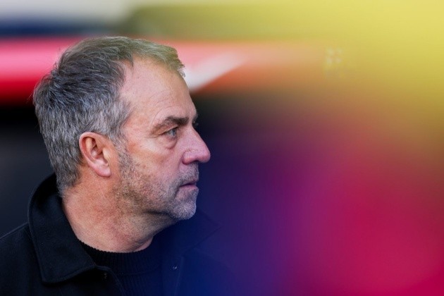 Flick sẽ gắn bó với Barca tới hè 2027.