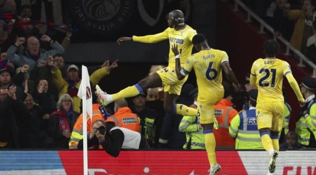 Arsenal chia điểm đầy tiếc nuối trước Palace.