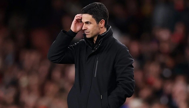 Thầy trò Mikel Arteta phải nhìn Liverpool nâng chiếc cúp vô địch sớm hơn.