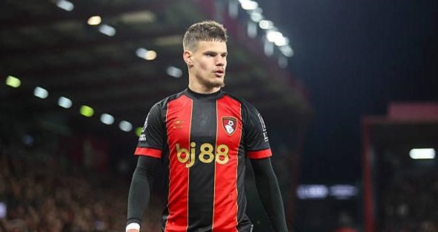 Manchester City và Real Madrid quan tâm Milos Kerkez