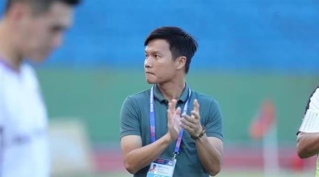 HLV Công Mạnh đang gặp khó với Bình Dương.