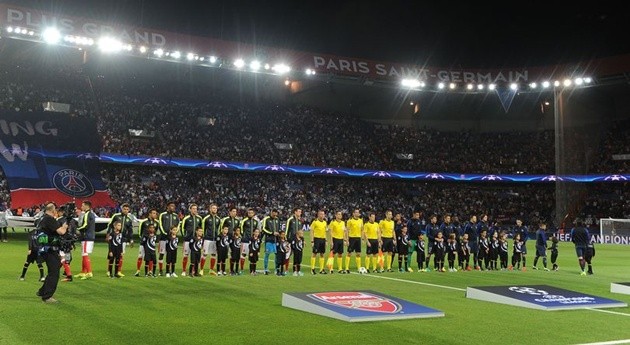 Arsenal trong trận đấu trước PSG vào năm 2016