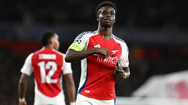 Saka ghi bàn giúp Arsenal hạ PSG vào tháng 10 năm ngoái