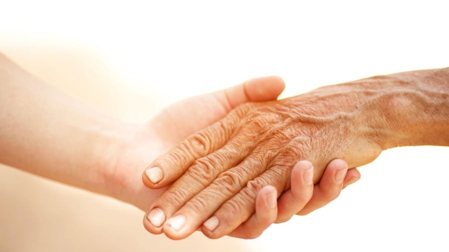 Người nghĩa tình biết quan tâm người khác là người sẽ giàu