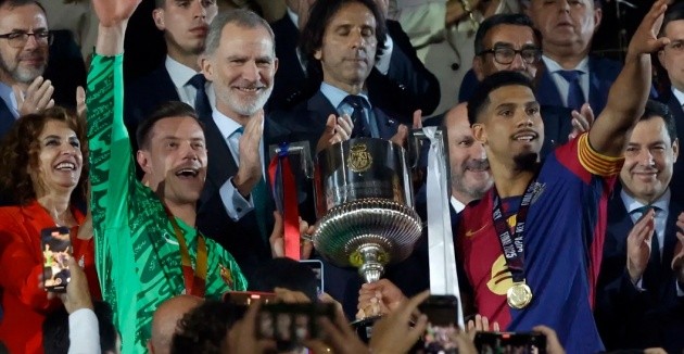 Barcelona vô địch Copa del Rey.