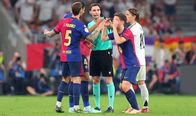 CĐV Barca nổi giận với quyết định của trọng tài