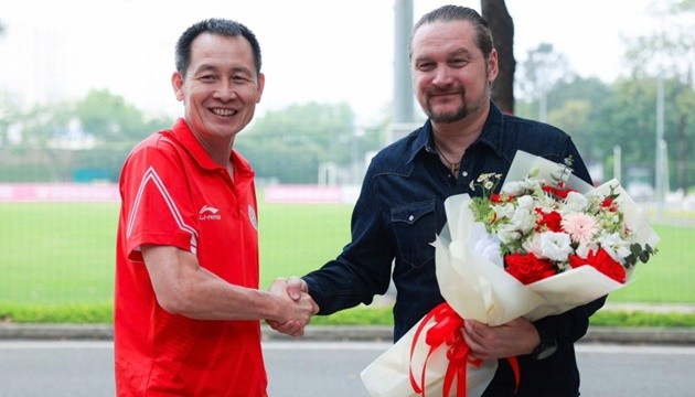 HLV Popov ra mắt Thể Công Viettel.
