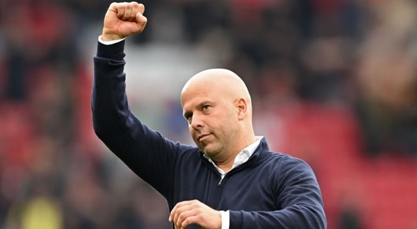 Liverpool vô địch EPL sau khi đánh bại Tottenham.